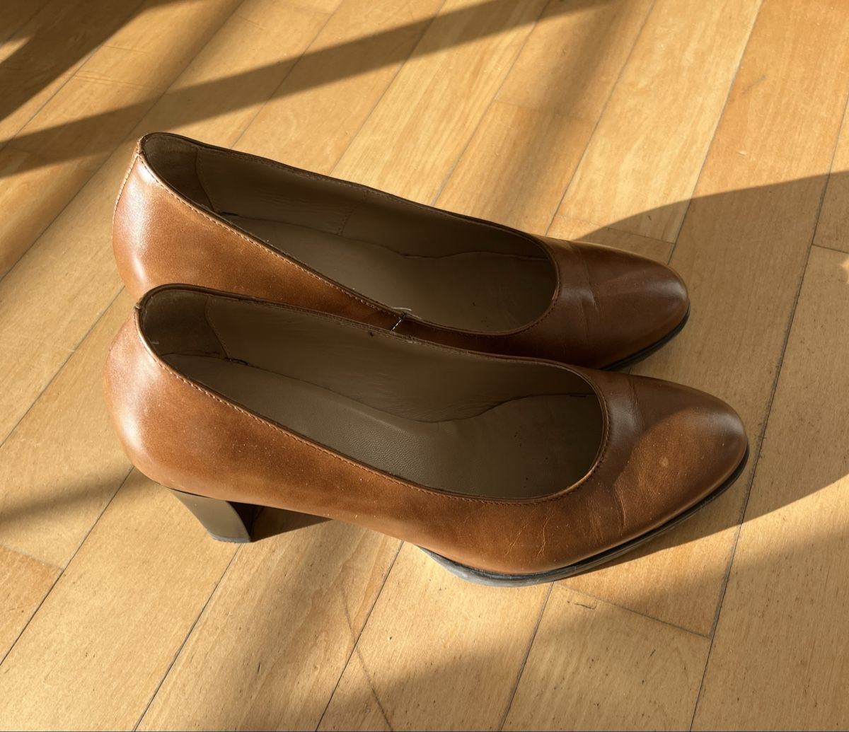 Damenschuhe: Braune Nero Giardini Leder Pumps, 39 – Gebraucht aus Zumikon von nata_sells