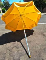 Sonnenschirm gelb Metallstange gut erhalten