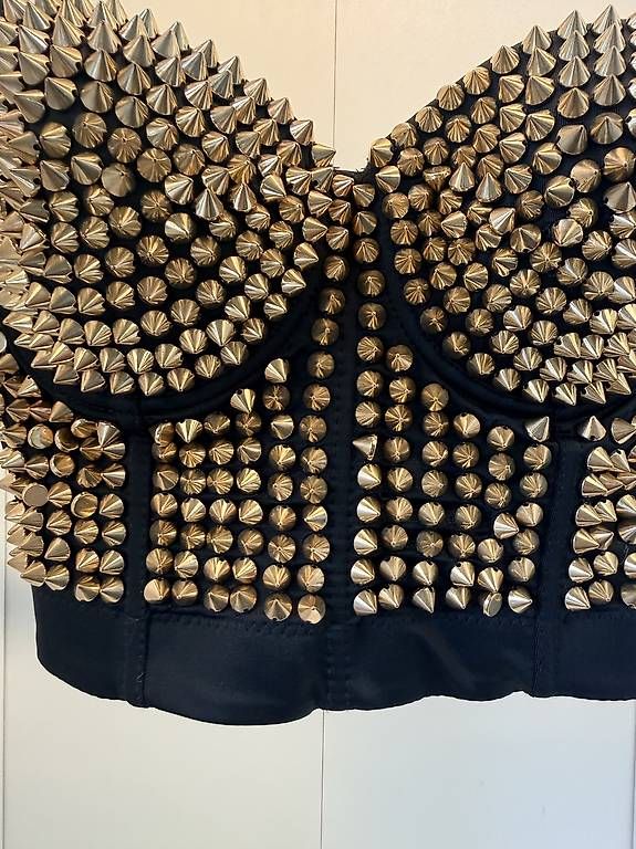 Top: Bustier noir à clous dorés  État neuf – Usato da Biel/Bienne venduto da secondstore 3
