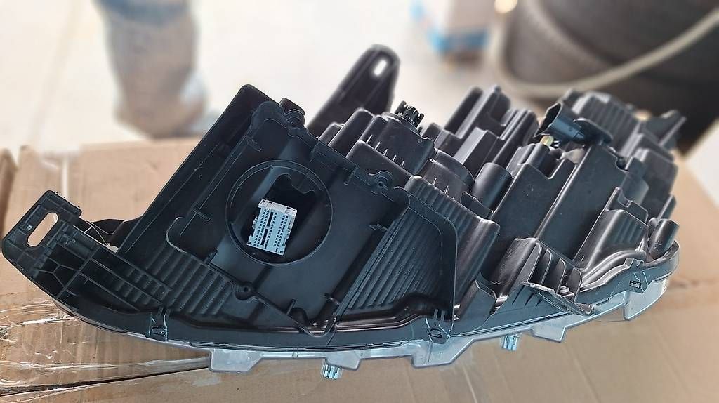 Fari: Scheinwerfer Ford Mustang Mach E – Usato da Niederhasli venduto da madmax23 3