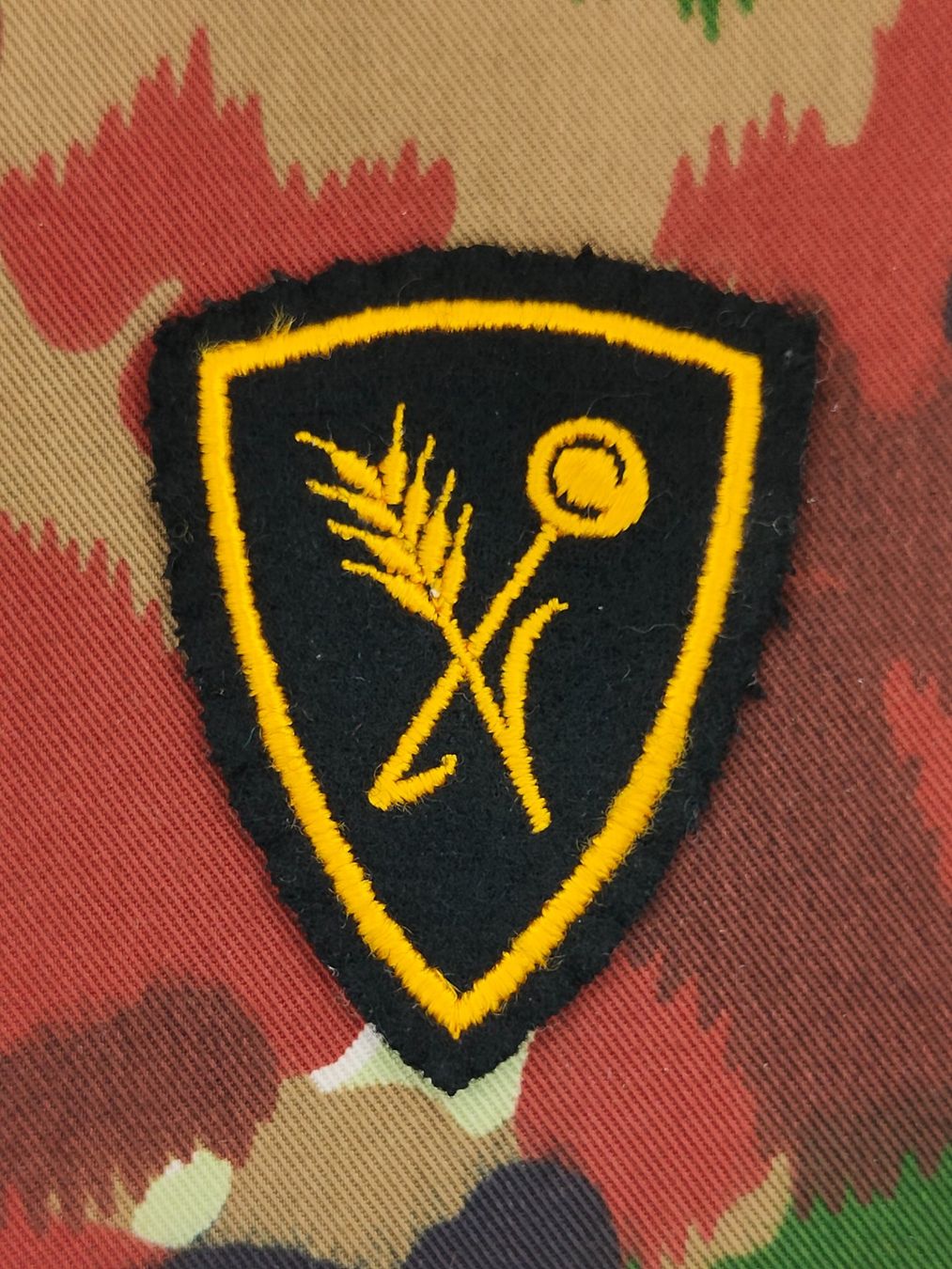 Schweizer Armee Uniformi: Funktionsabzeichen Küchenchef/Hilfsküchenchef Ord. 1972, V1 – Usato da Bauma venduto da SwissMilitaria