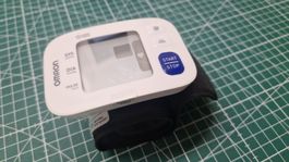 Omron RS4 Handgelenk-Blutdruckmessgerät - Top Zustand!