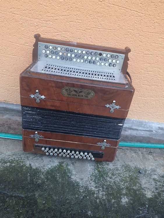 accordéon antique (Gebraucht) in Pont-de-la-Morge für CHF 130 – mit ...