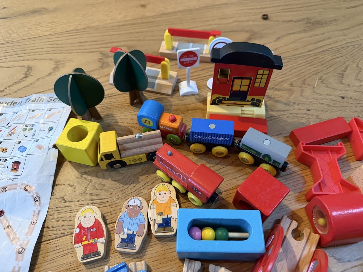 Jouets: Holzeisenbahn – D'occasion à Moosseedorf par chaschu 2