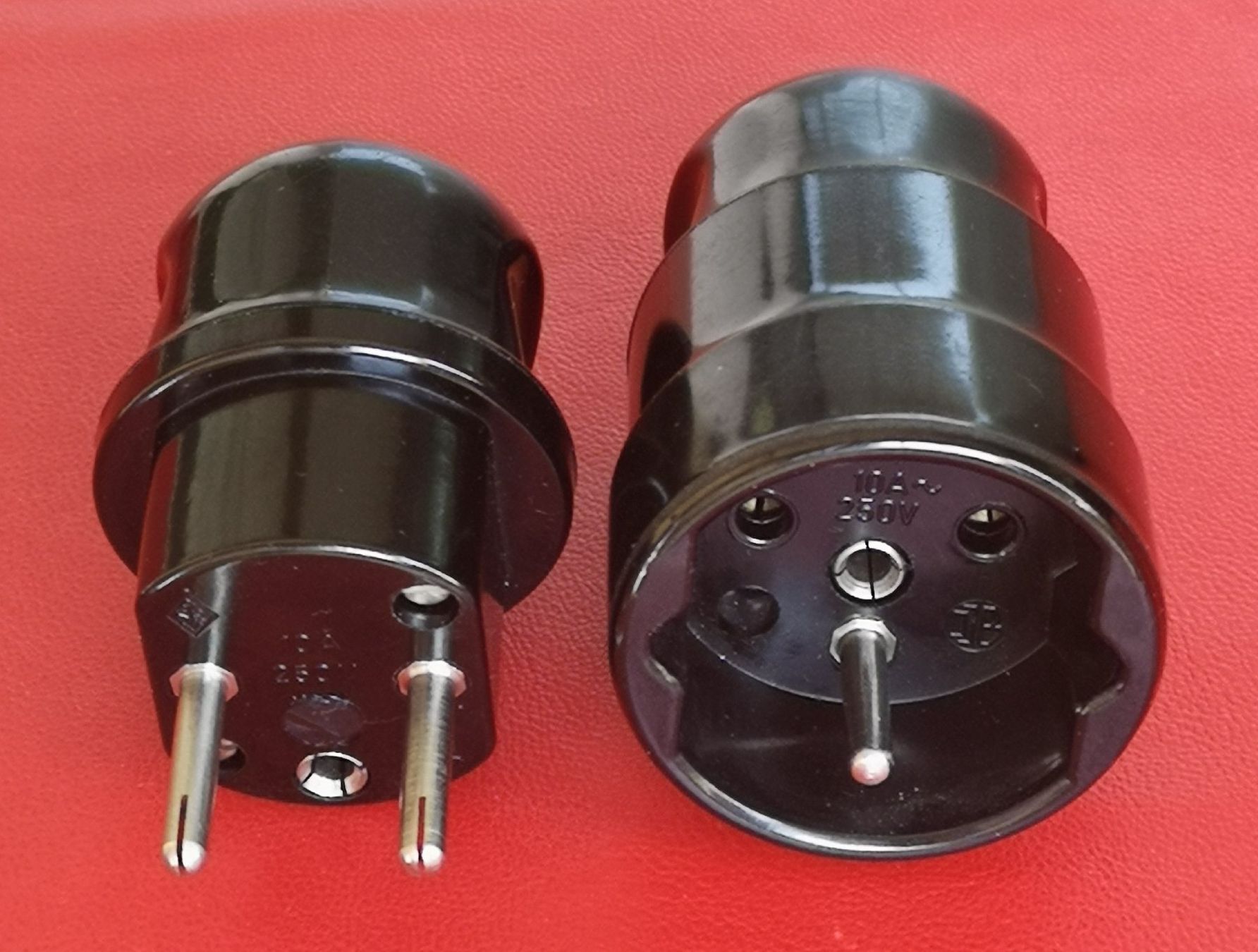 Spine: 2 alte Stecker Schutzkontaktstecker + 2-poliger C-Stecker? – Usato da Zürich venduto da Tanteemma369
