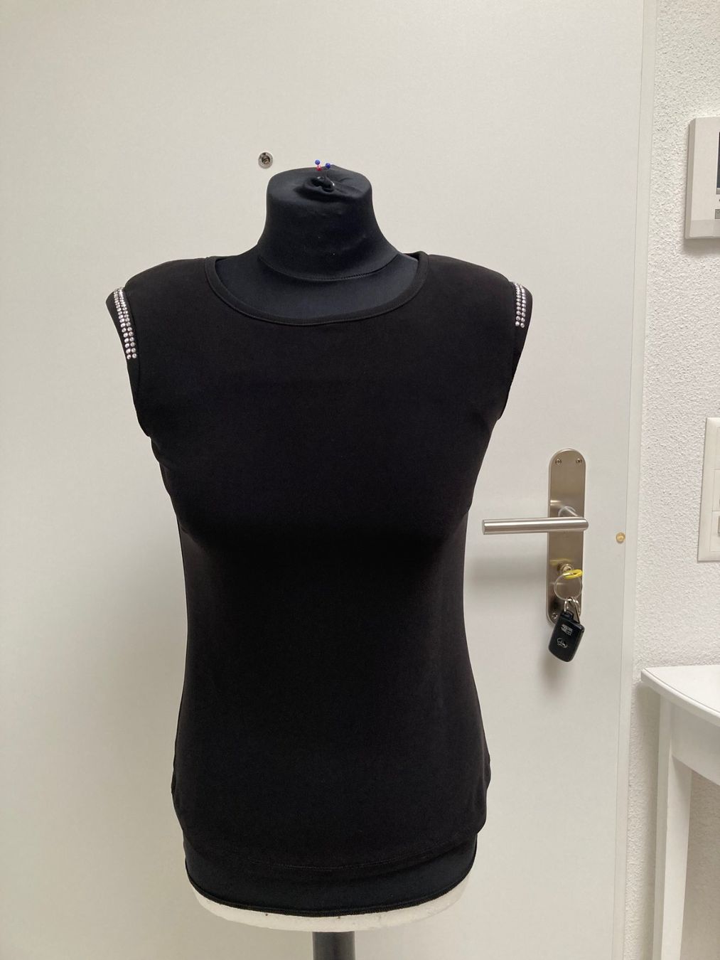 Top: Top, Gr. S, mit Strass Details! – Nuovo (secondo la descrizione) da Glattpark (Opfikon) venduto da Pangie
