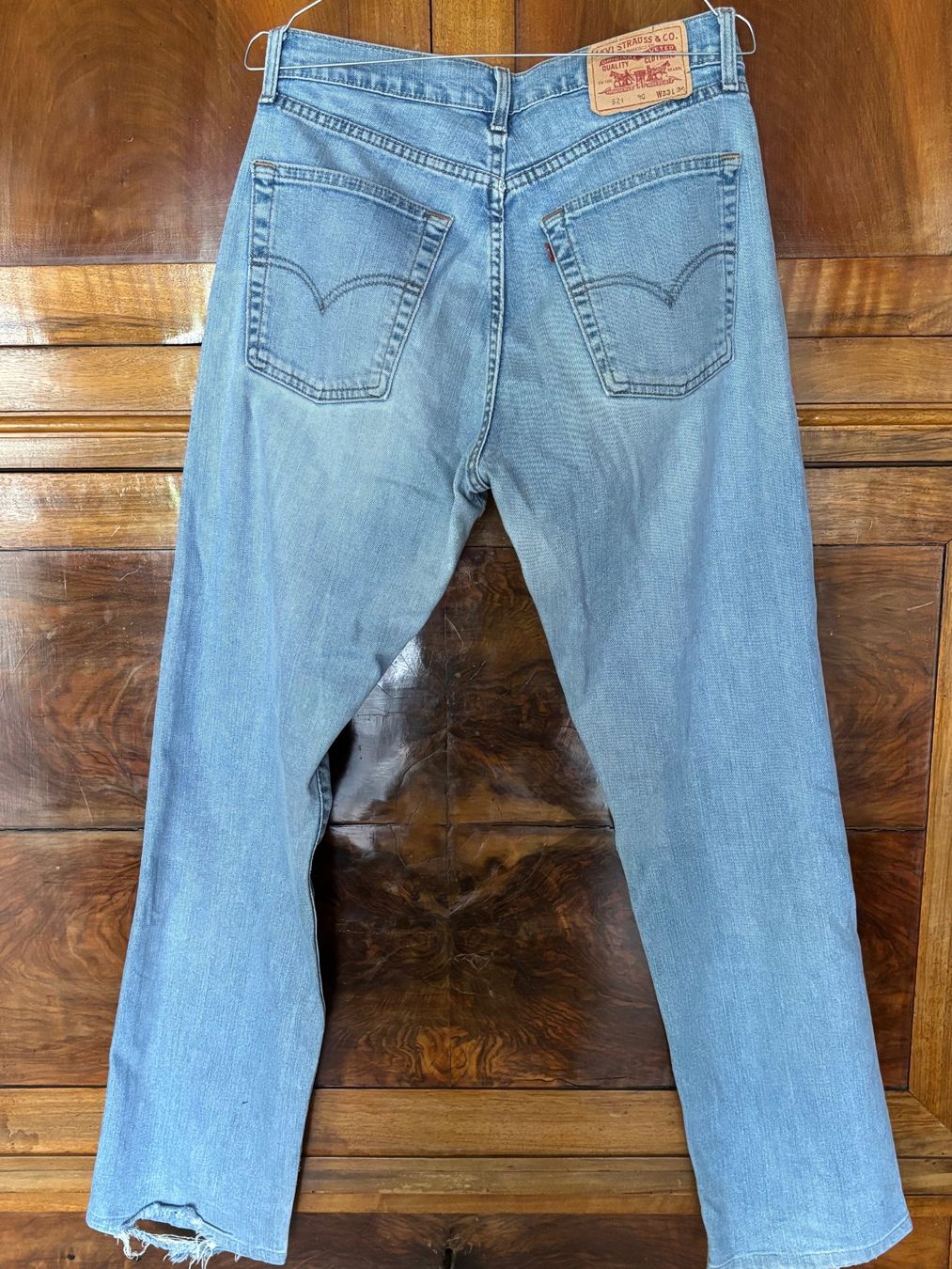 Levi's Jeans: Jeans bleu clair Levi's – Usato da Grand-Lancy venduto da hip_2rbd 1