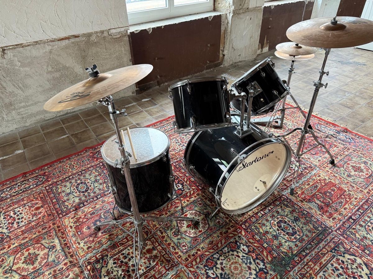Strumenti musicali: Schlagzeug  – Difettoso da Buchs AG venduto da davide006 1