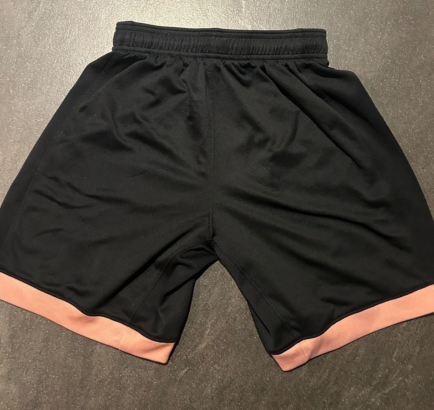 Jordan Pantaloni: PSG Shorts Saison 24/25 Third – Usato da Lobsigen venduto da HeneM 4