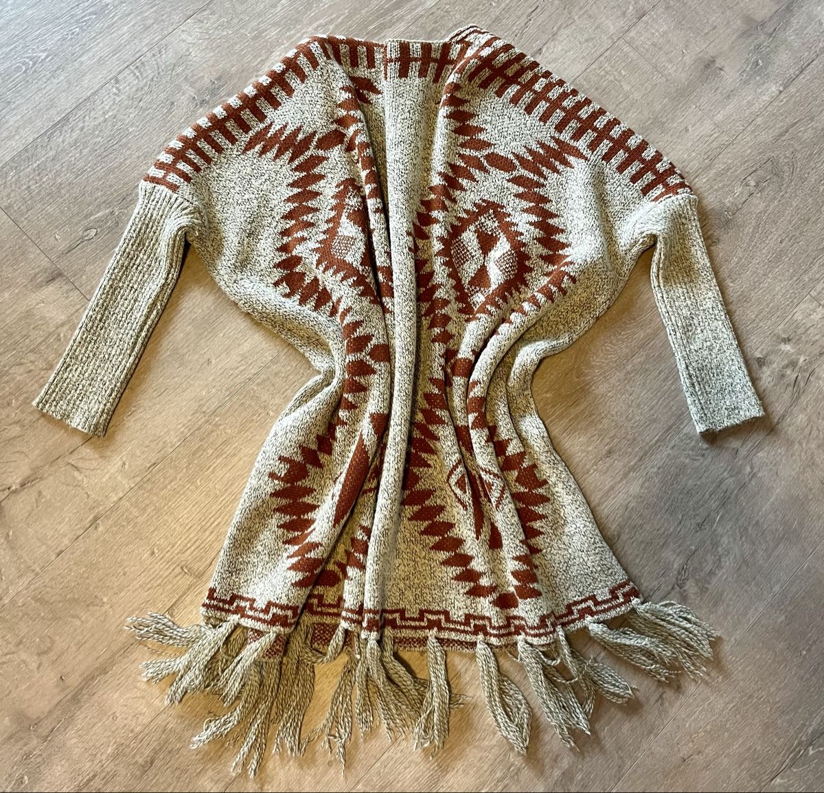 Giacche: Wunderschöne Tribal Azteken Strickjacke mit Fransen Grösse M – Nuovo (secondo la descrizione) da Udligenswil venduto da nwal 2
