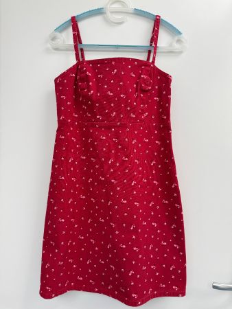 Hollister Kleid, Grösse S, rot mit Blumenmuster, Sommer