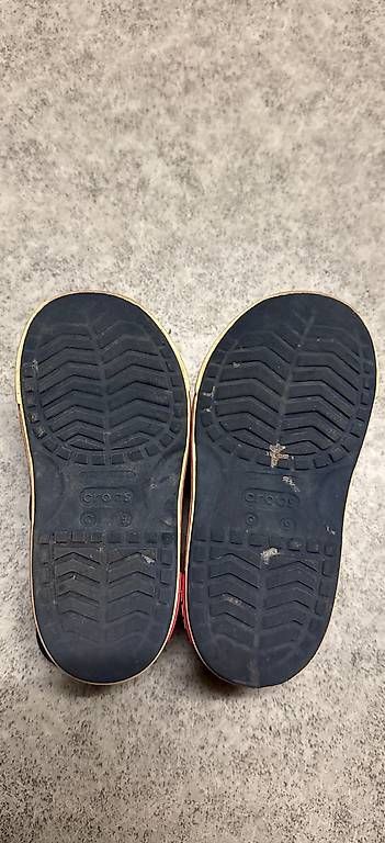 Chaussures garçon: Crocs Kinder  Grösse 25-26 sehr robust – D'occasion à Bassersdorf par all_5f66 1
