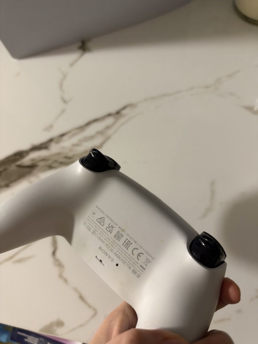 Sony Console: PlayStation 5 Konsole mit Controller und Headset weiss – Usato da Müntschemier venduto da dil_7rv7 4