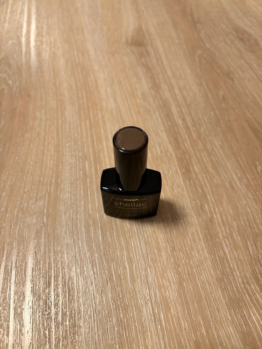 Smalto per unghie: Jolifin Laveni Shellac – Usato da Jonschwil venduto da sab_5gmn