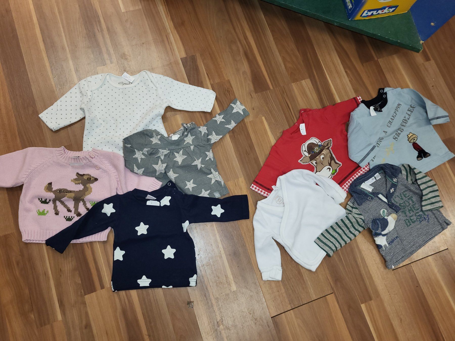 Pullover & Sweatshirts: 4  Pullover Mädchen oder Junge gr 62 nach Wahl B? – Gebraucht aus Schwarzenburg von Flamingo07