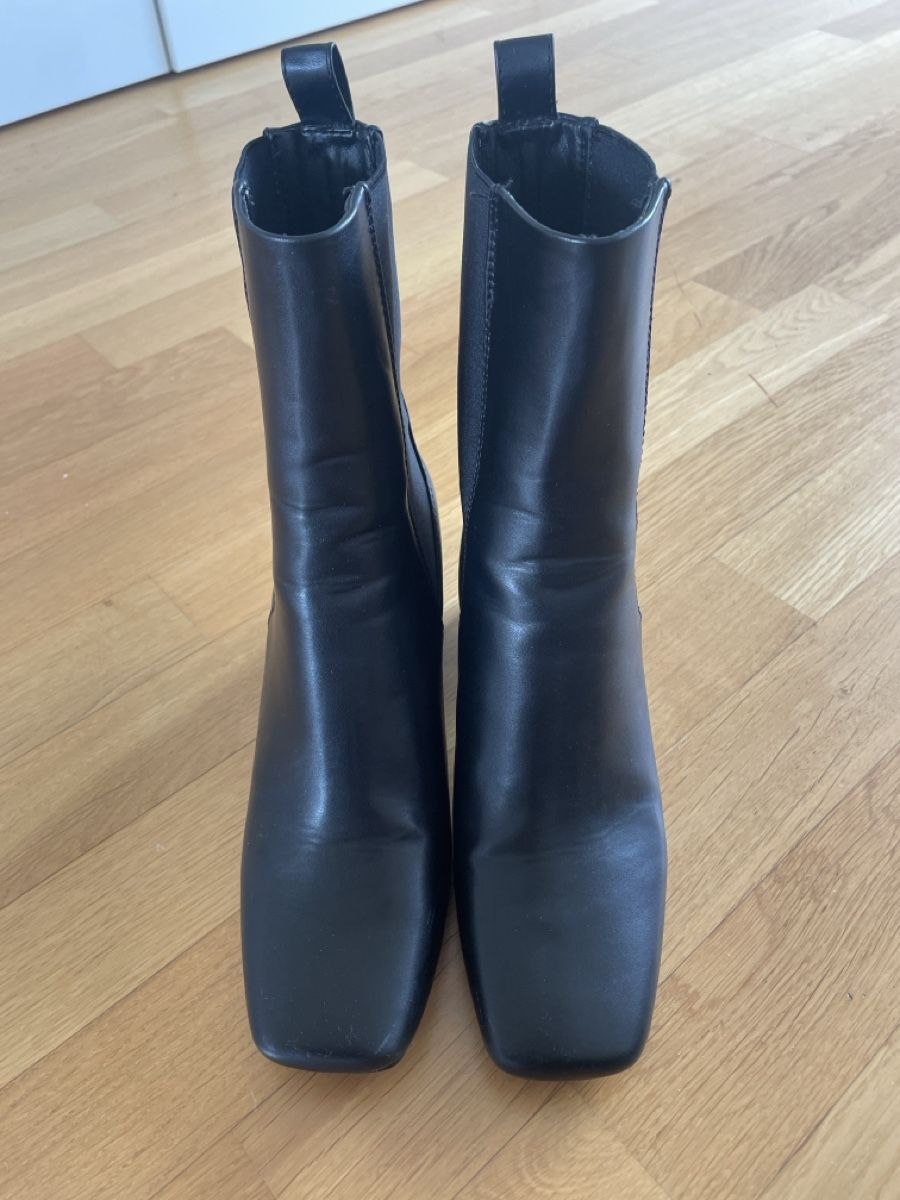Scarpe da donna:  Stiefeletten Schwarz – Usato da Glattpark(Opfikon) venduto da rue_9c5p 1