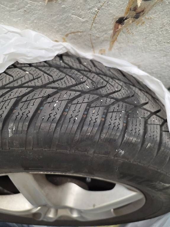 Pneumatici & Ruote complete: 4x Autoreifen -> Winterreifen – Usato da Olten venduto da lyez 3