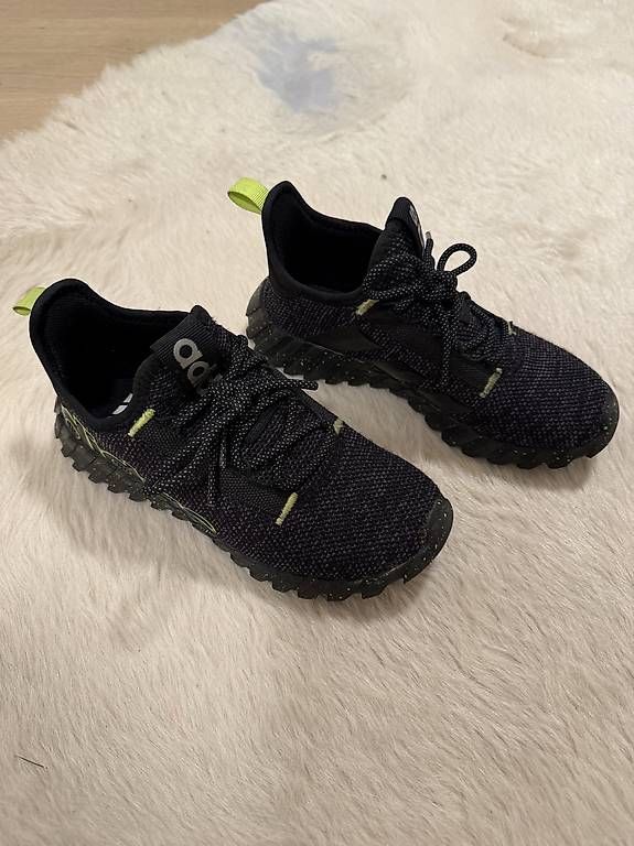 Chaussures garçon: Adidas Gr. 35.5 – D'occasion à Glattpark(Opfikon) par humanpro