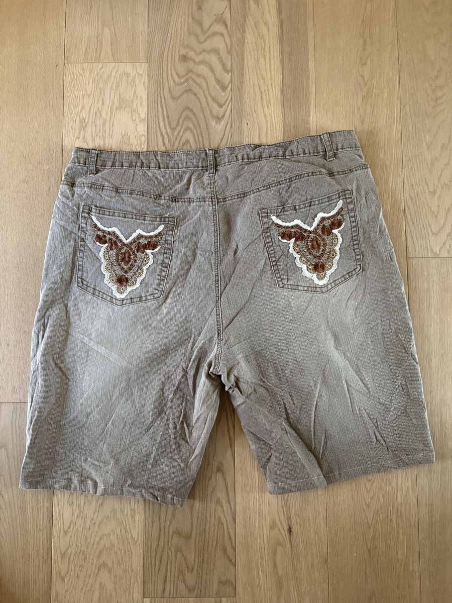 Pantaloni: Y2K Shorts – Usato da Riehen venduto da vintage_basel