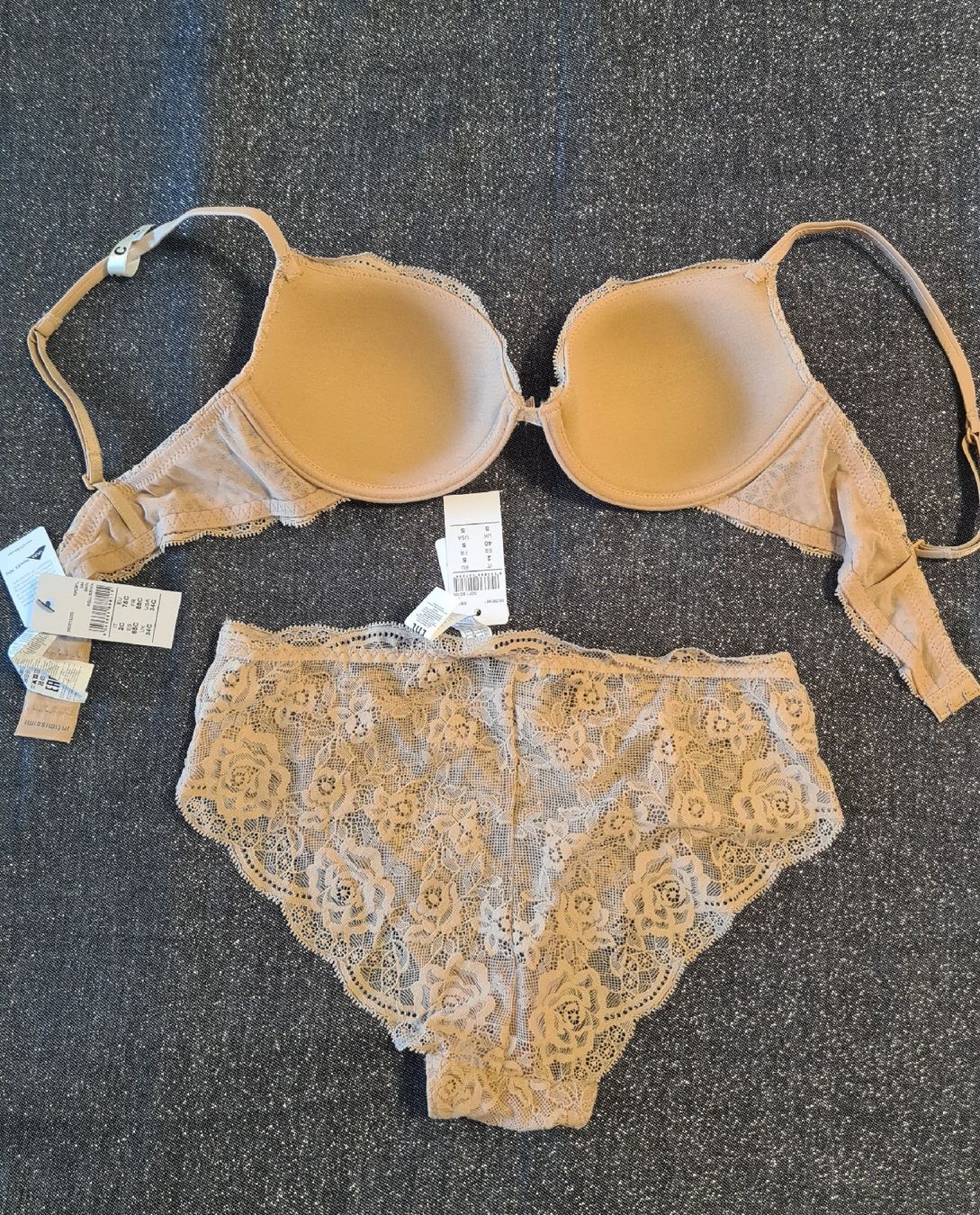 Intimissimi Altra biancheria intima: Intimissimi set BH und Slips – Nuovo e nell'imballaggio originale da Zug venduto da opo_cy5d 1