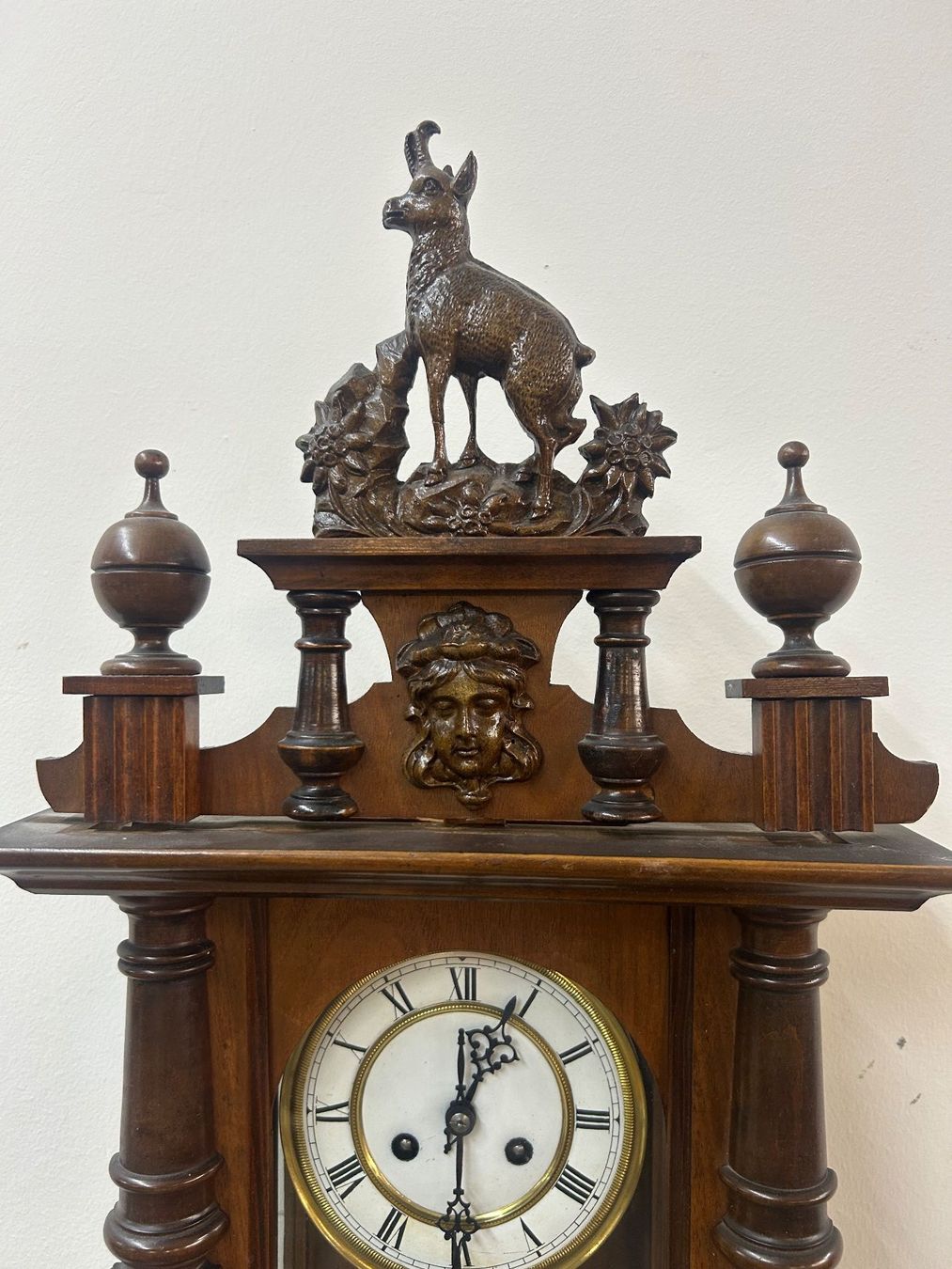 Junghans Orologi da terra & Orologi da parete: antiker Regulator aus Nussbaum vermutlich Junghans 1900 – Usato da Zürich venduto da Levelart 1