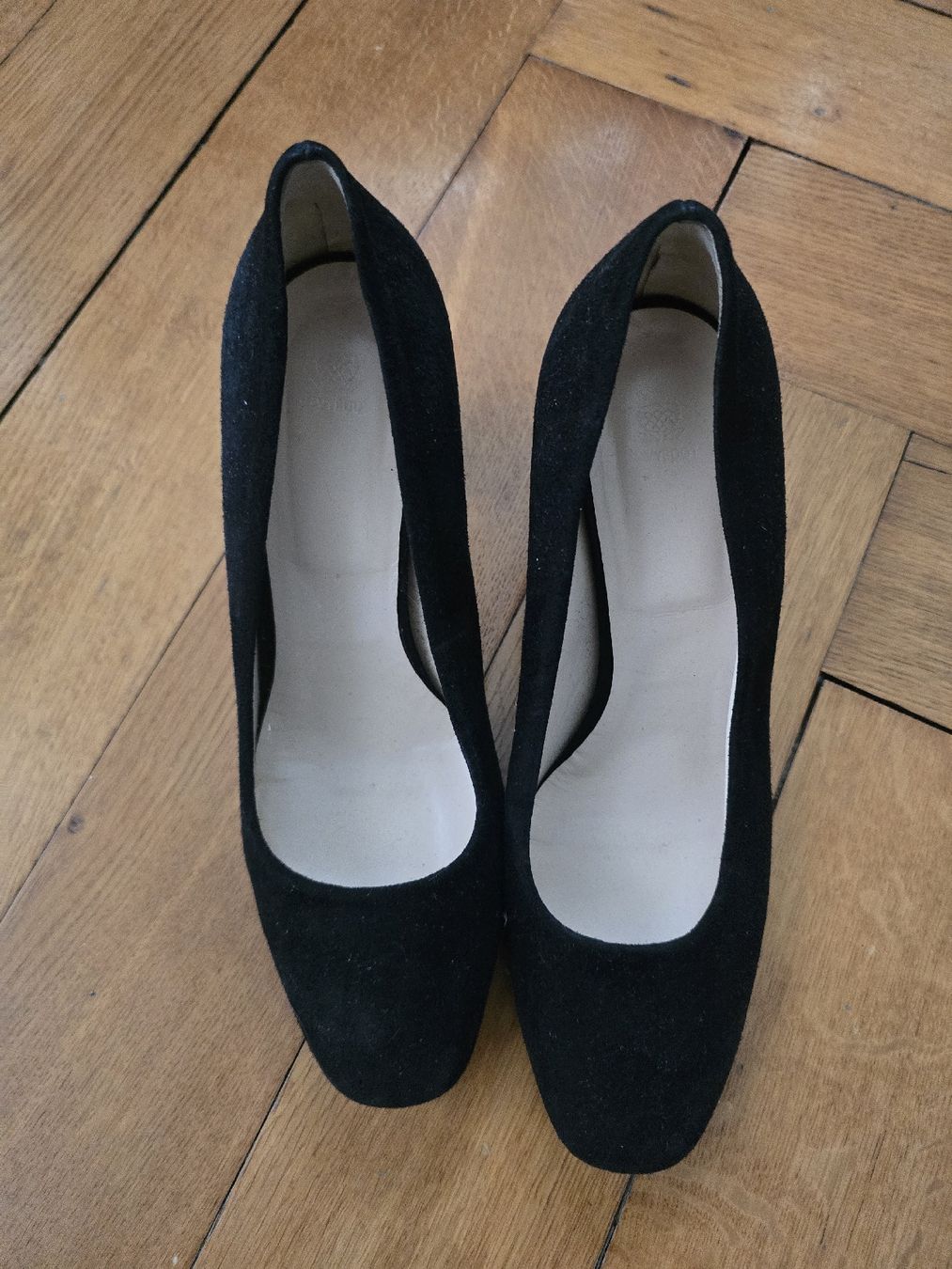 Navyboot Scarpe da donna: Schwarze Pumps Veloursleder Grösse 38 – Nuovo (secondo la descrizione) da Zürich venduto da nara13