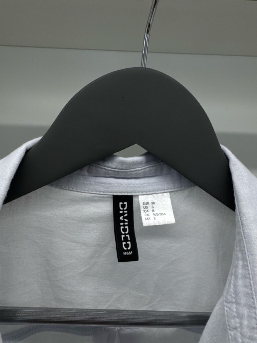 H&M Camicette: Camicie H&M Divided, 2 pezzi, taglie M e 38, usate – Usato da Uetikon am See venduto da lua_rlq2 2