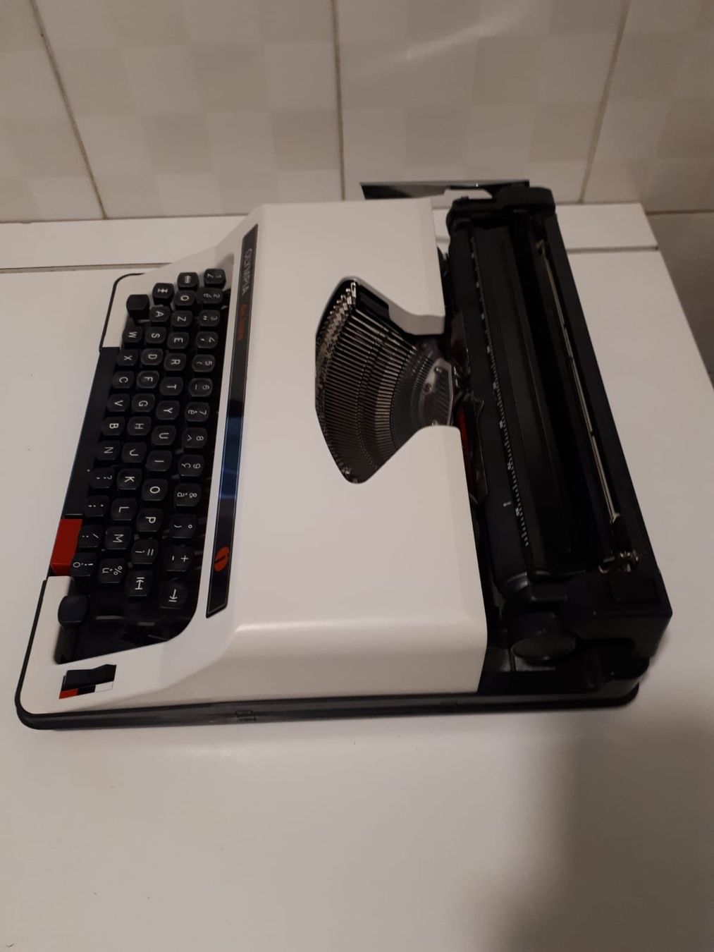 Macchine da scrivere: Macchina per scrivere Olympia De Luxe – Usato da Bellinzona venduto da gab_t52k 4