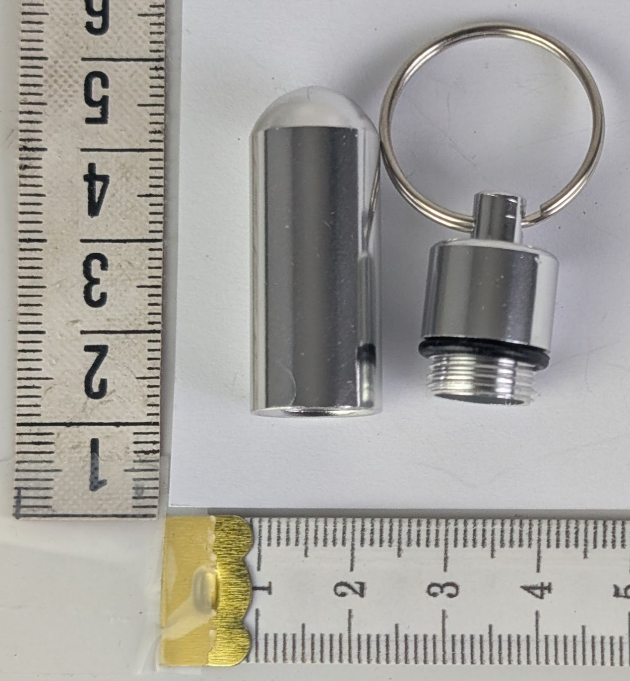 Portachiavi: 1x Mini Schlüsselbund-Pillenbox, NEU – Nuovo (secondo la descrizione) da Zürich venduto da 1.Simon 2