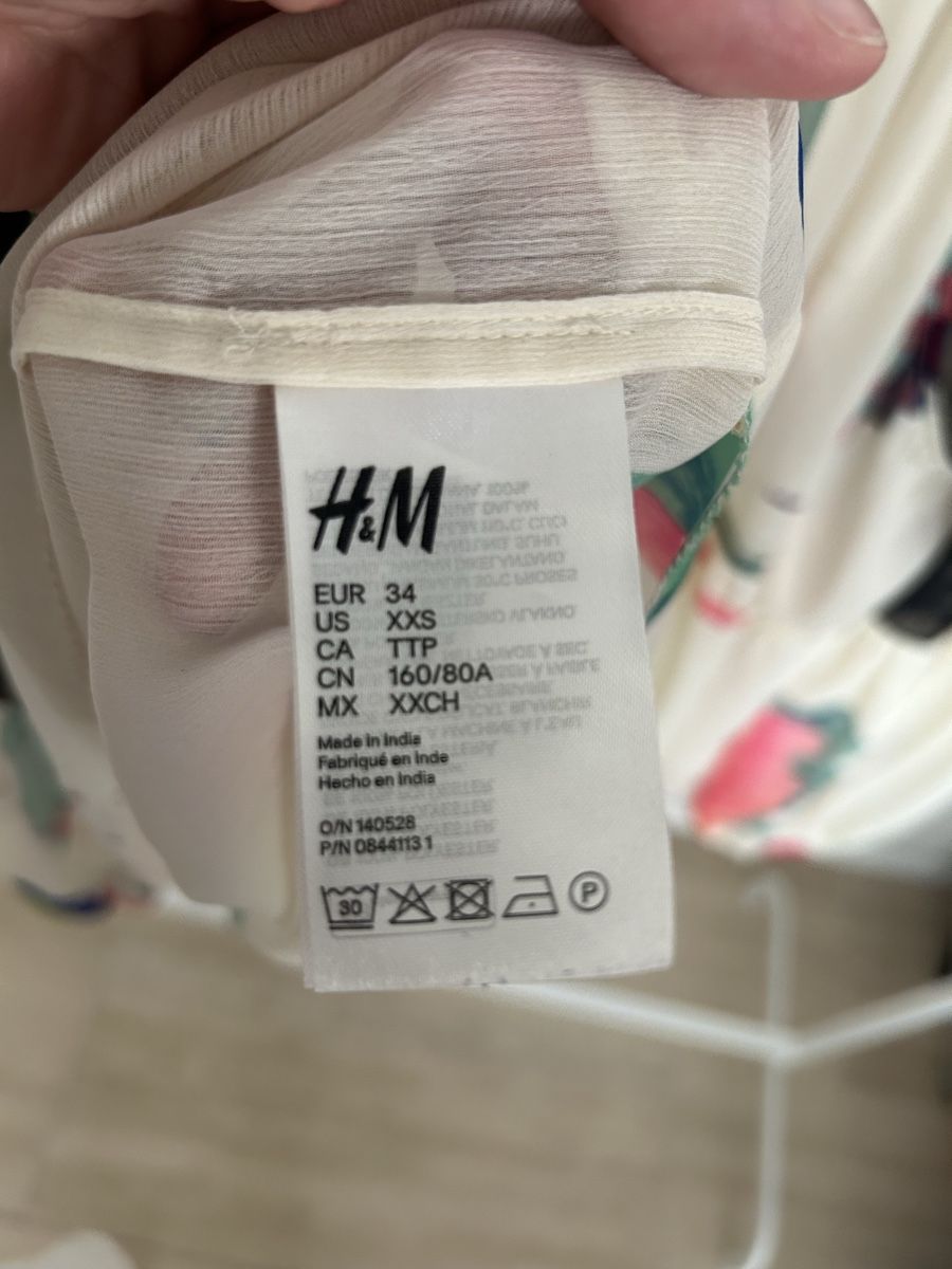 H&M Camicette: H&M STUDIO blouse abstract print  – Usato da Zürich venduto da fan_z5fl 3