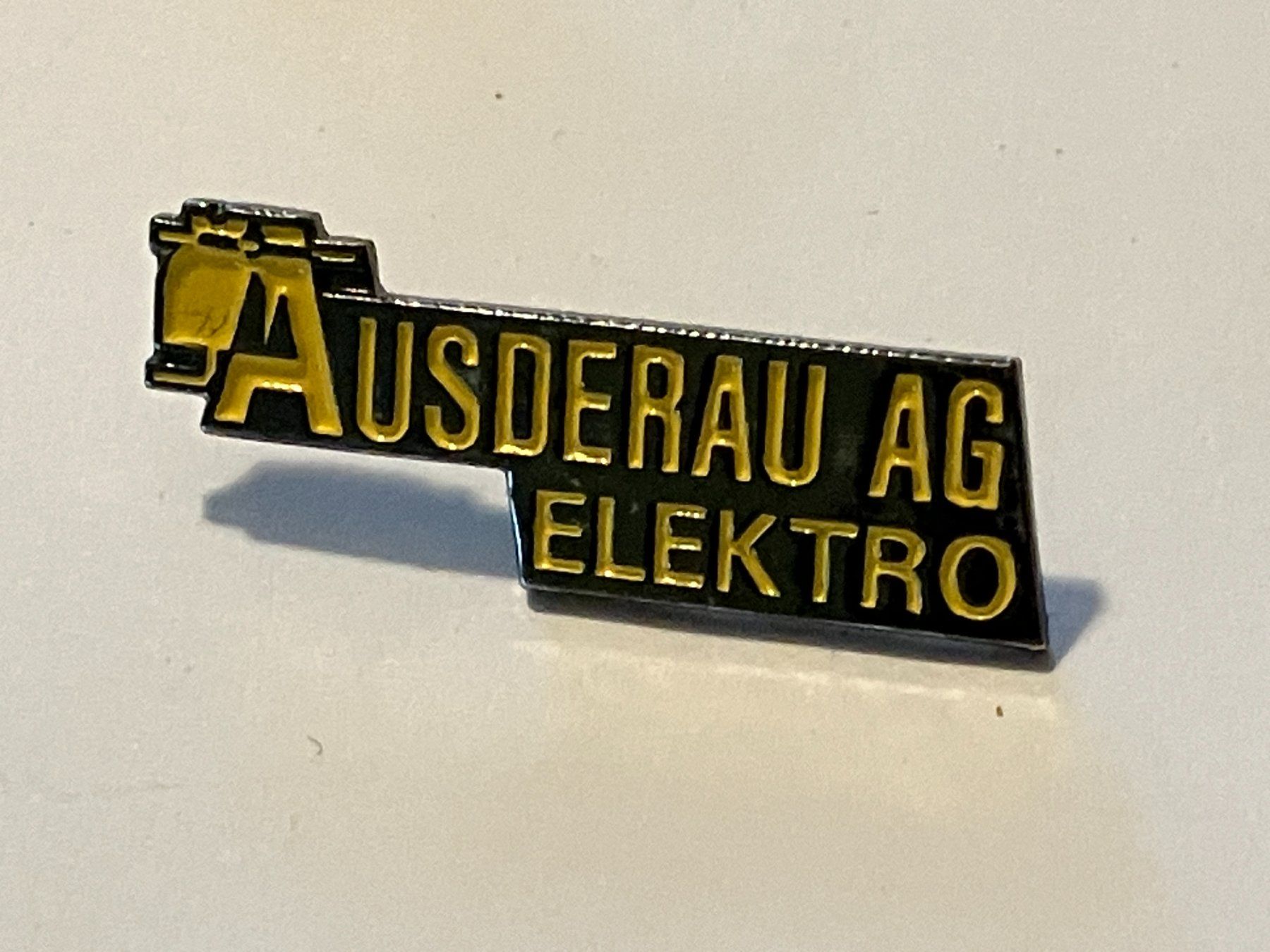 Placchette & Badge: 1 Pin Ausderau AG Elektro – Usato da Basel venduto da djwwpp