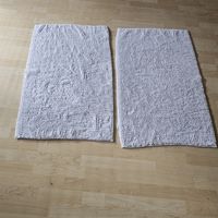 2 Badematten weiss flauschig guter Zustand im Set
