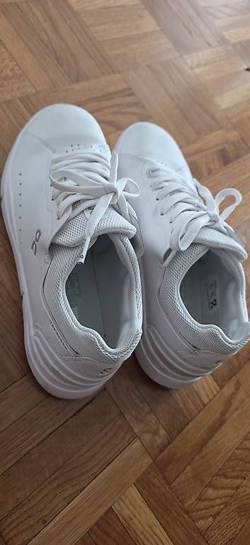 On Scarpe da donna: ON Cloud Schuhe Grösse 39 – Usato da Basel venduto da RekaR 2