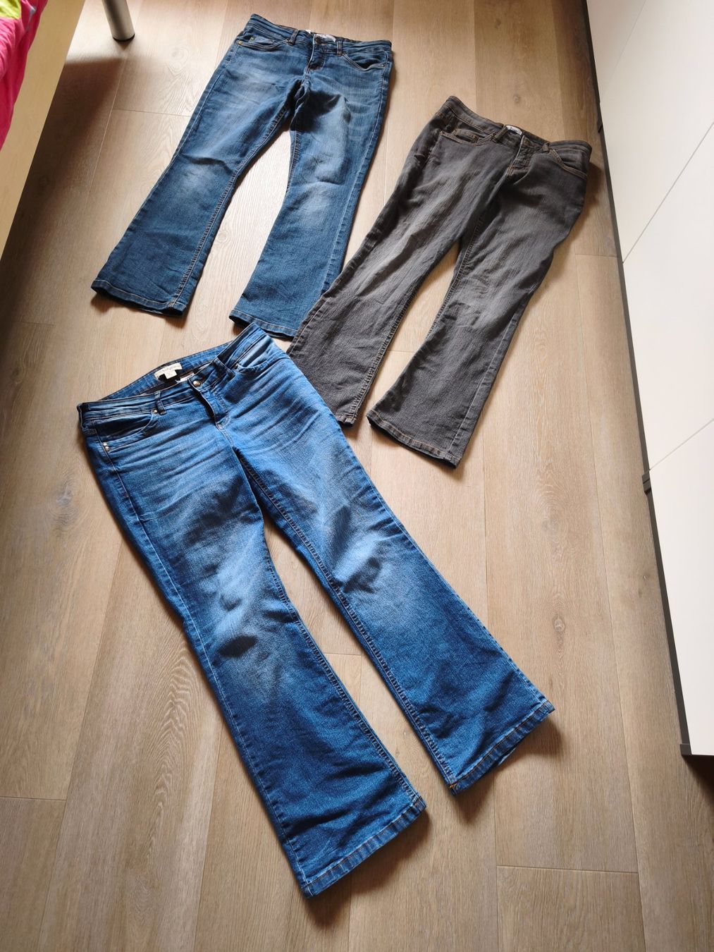 Jeans: 3 Bootcut Jeans Kurzgrösse 38/40 – Usato da Reconvilier venduto da Mickeli7 1