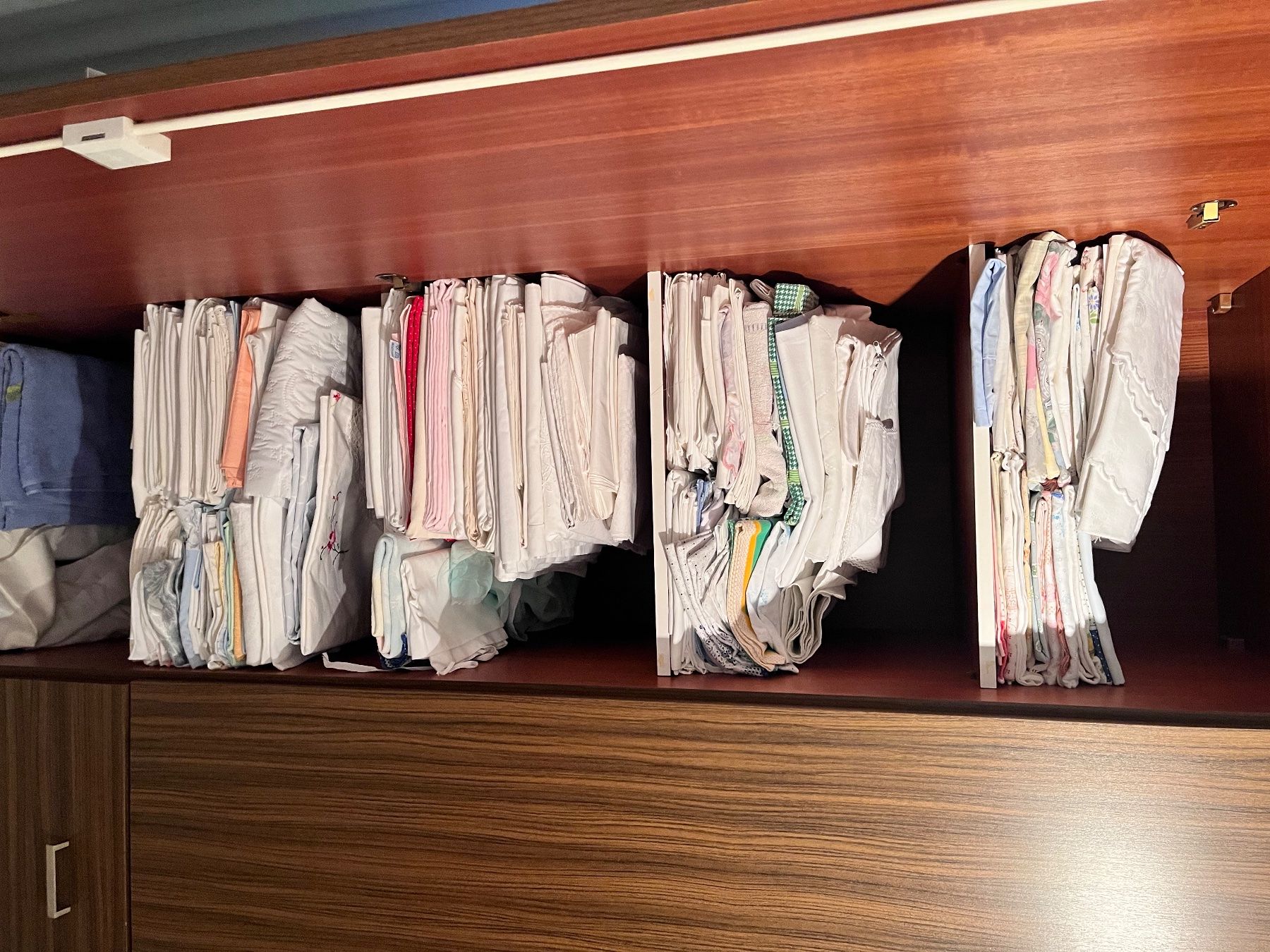 Armadi: Schrank braun – Usato da Hinwil venduto da dire07 1