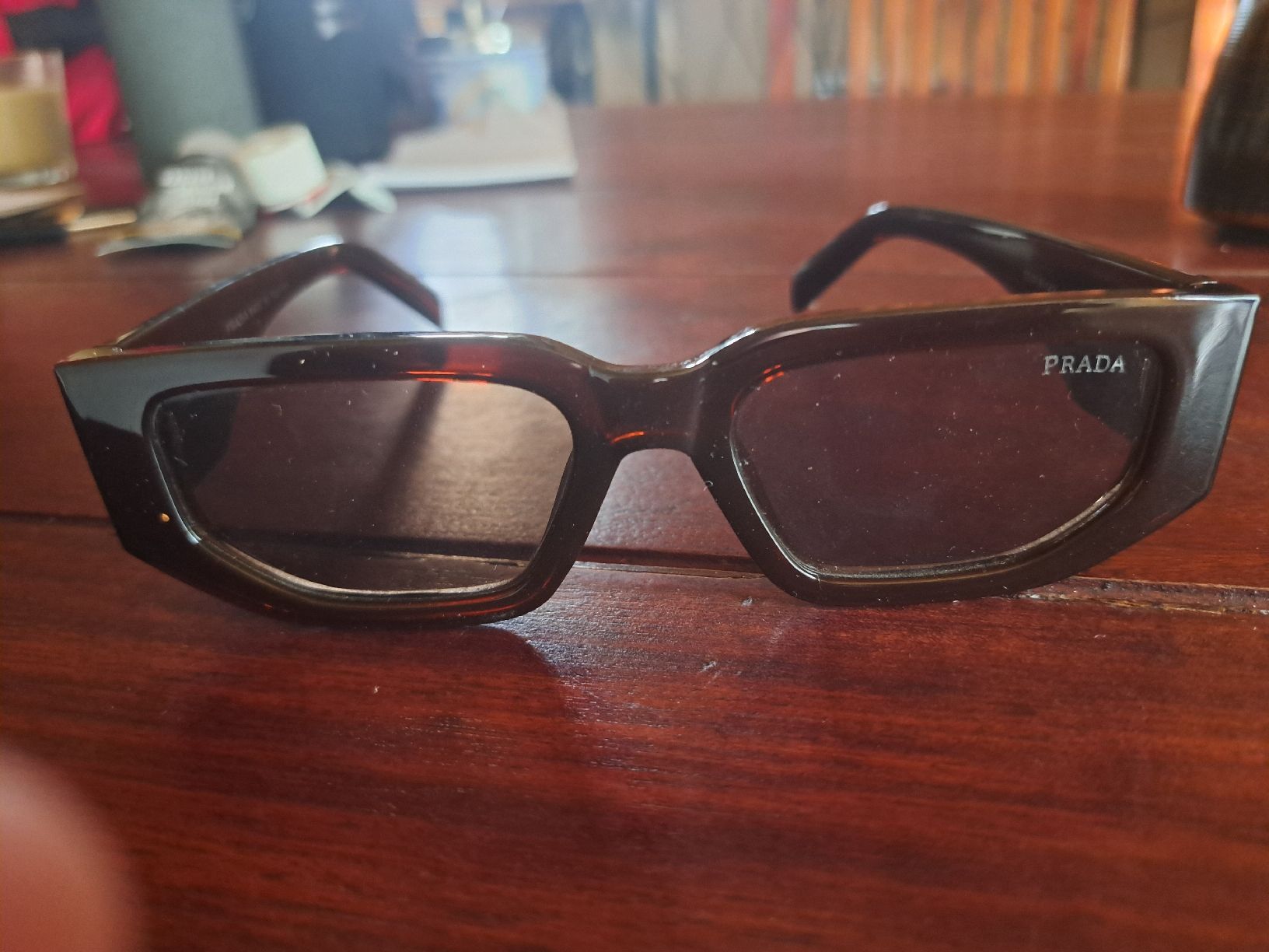 Occhiali & Lenti: prada Sonnenbrille. Neupreis Sfr.450.- – Nuovo (secondo la descrizione) da Bargen BE venduto da LennoxG 1