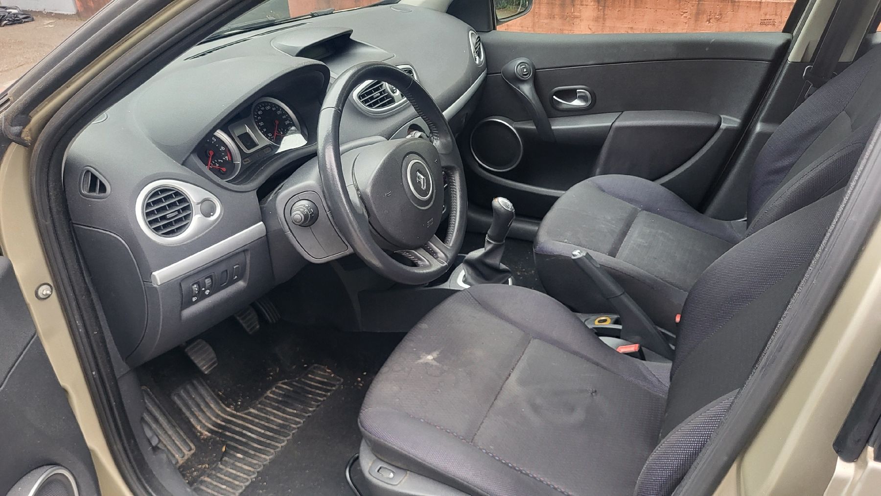 Renault Automobili: Renault Clio ab 1.- Franken mit REST-MFK – Usato da Münchenstein venduto da Flachschraube 6