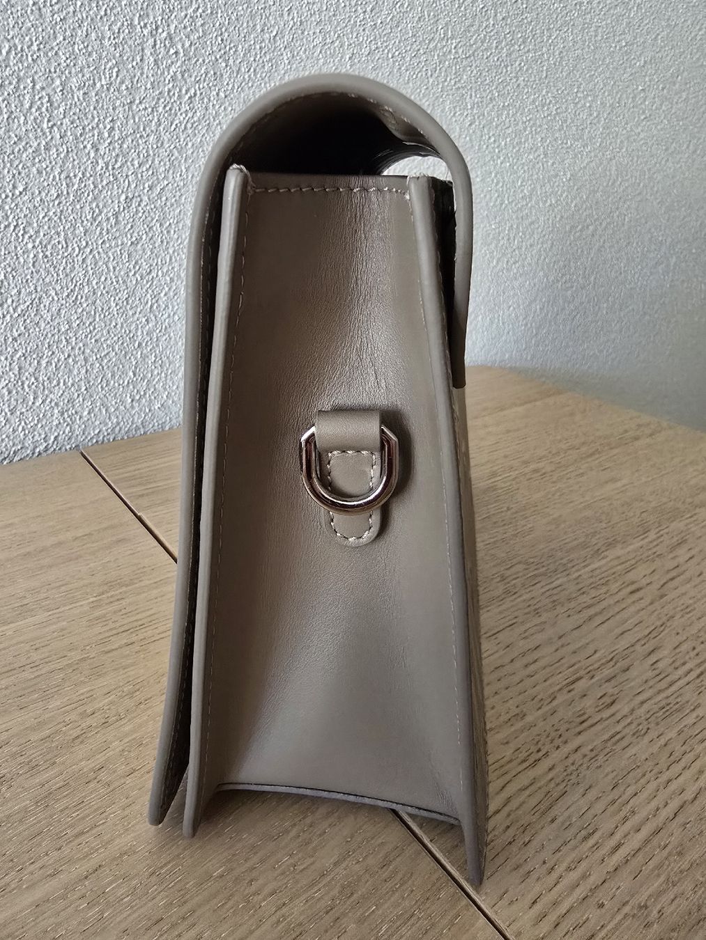 Maison Mollerus Taschen für Damen: Maison Mollerus Modell Wil taupe silber – Neu (gemäss Beschreibung) aus Attinghausen von Sonjahauser 4