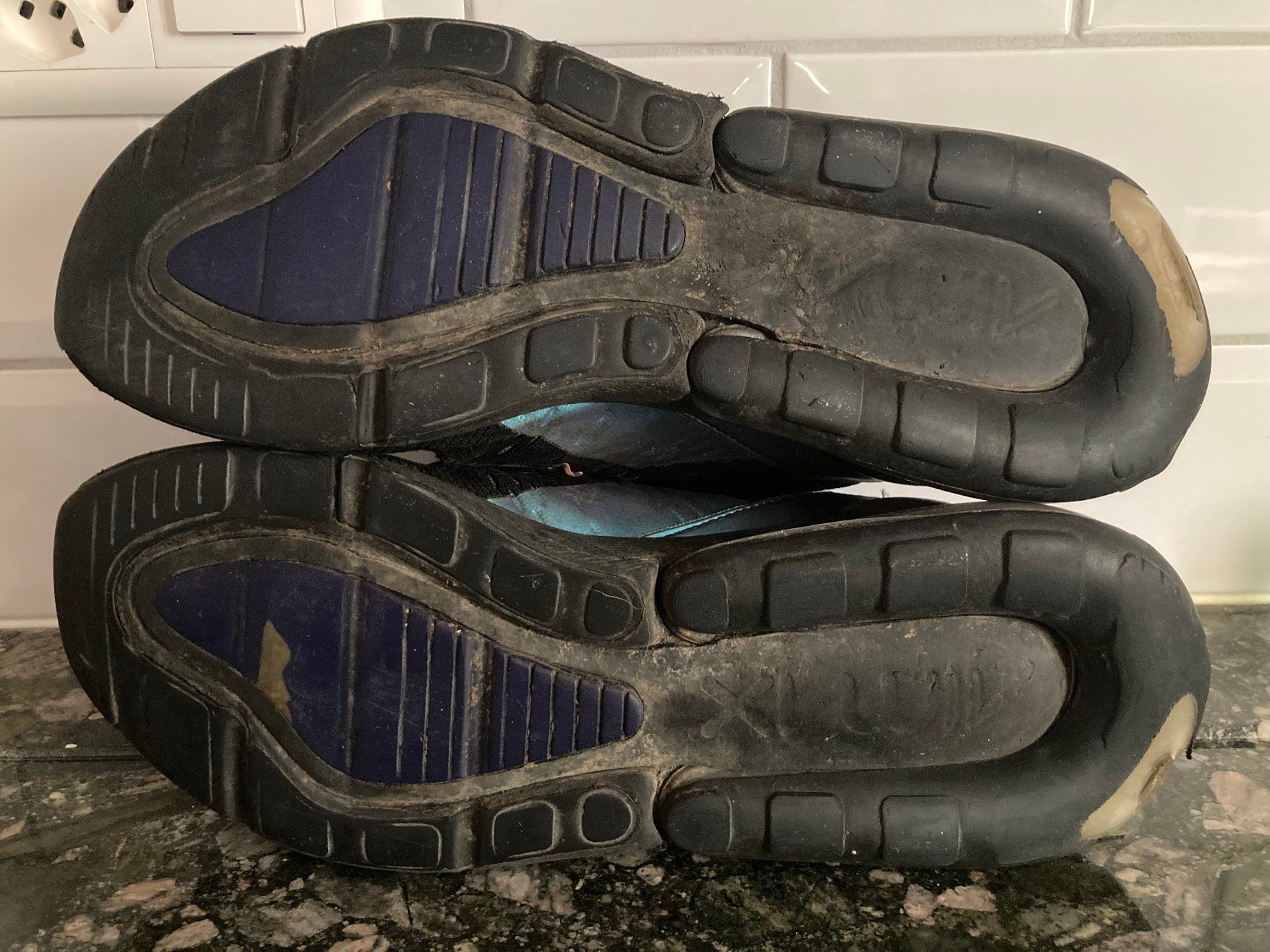 Nike Herrenschuhe: Nike Air Max 270 - Throwback Future - 44 Eur 10Us – Defekt aus St-Ursanne von ApY_74 6