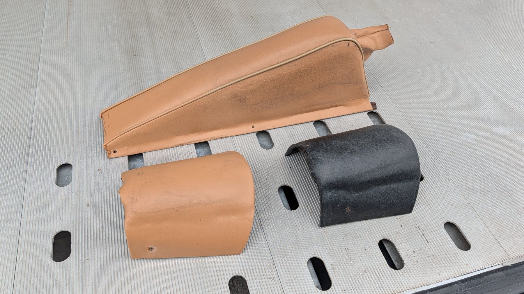 Triumph Tutti pezzi di ricambio auto: Mittelkonsole für Triumph GT6 oder Spitfire – Usato da Wuppenau venduto da Signum001
