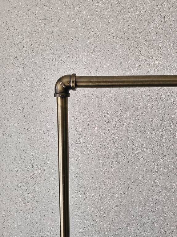 Garderobe: Industrial Kleiderständer Bronze – Gebraucht aus Luzern von Martina.Achermann 1