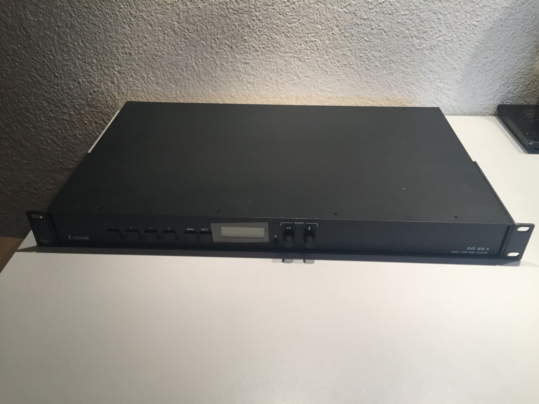 Lettore multimediale & Streamer: Extron DVS304 DVI A Video/RGB Skalierer – Usato da Mellingen venduto da Browser67 1