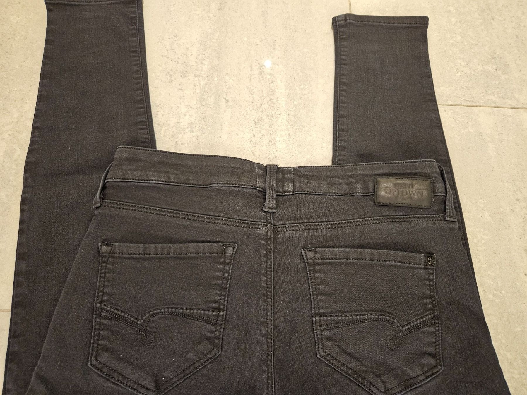 Jeans: schöne Jeans, Mavi – Usato da Wiesendangen venduto da Sinhuk 1