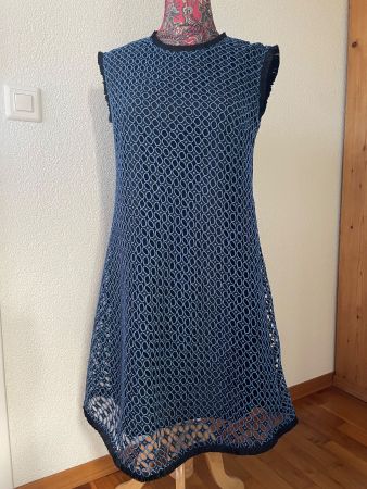 Sehr schönes Kleid von Sportmax in diversen blau Tönen