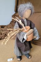Schwarzenberger Krippenfiguren 27cm Frau mit Tontopf N4