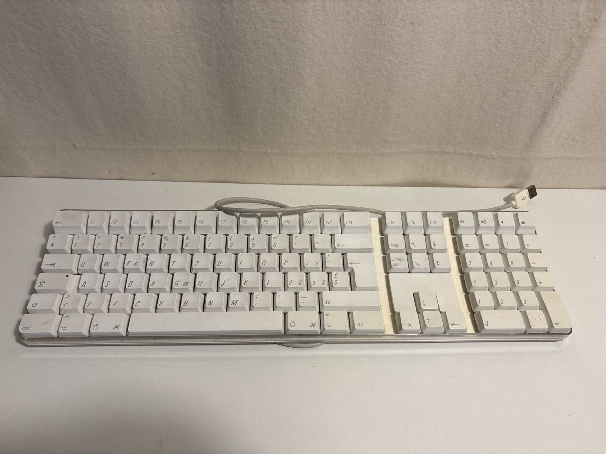 Apple Tastaturen: Apple Keyboard weiss A1048 – Gebraucht aus Horgen von rrtt