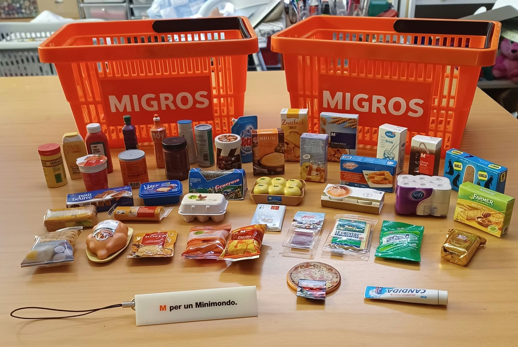Migros Giocattoli: Migros Mini-Mania Set mit zwei Einkaufskörben  – Nuovo (secondo la descrizione) da Bachenbülach venduto da Muchel01 1