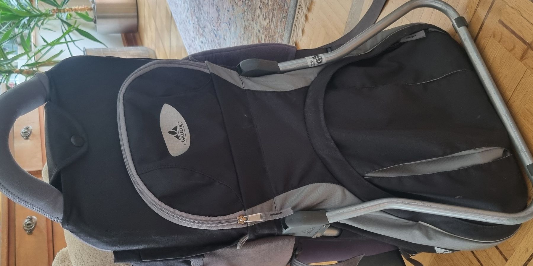 Vaude Borse & Zaini: Kindertrage Vaude schwarz/grau,  Rucksack – Usato da Selzach venduto da Chef.du.train