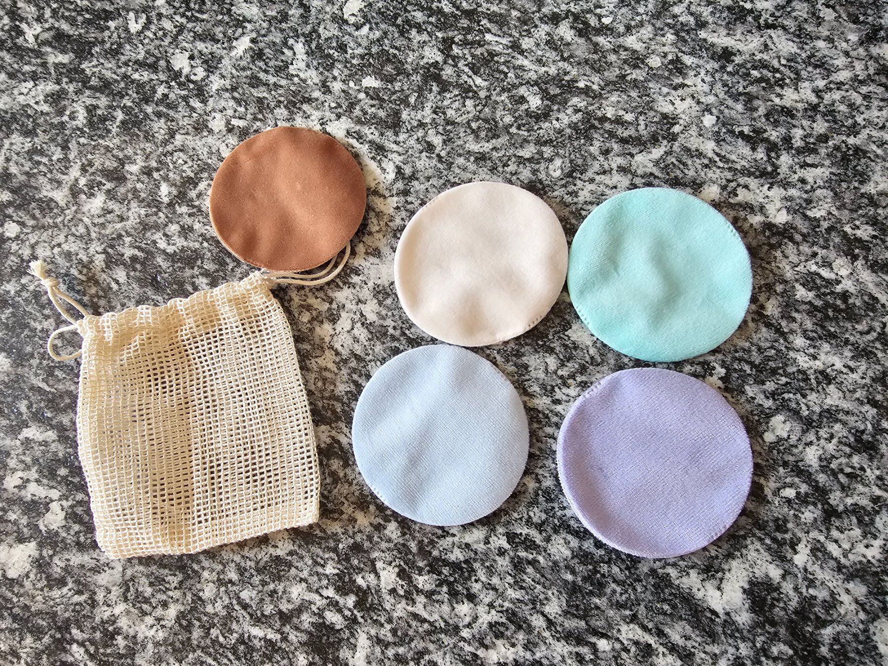 Gesichtspflege: 5 Stück Make-up-Entferner Pads plus Waschbeutel NEU – Neu und originalverpackt aus Füllinsdorf von Sunnebliemli7 1