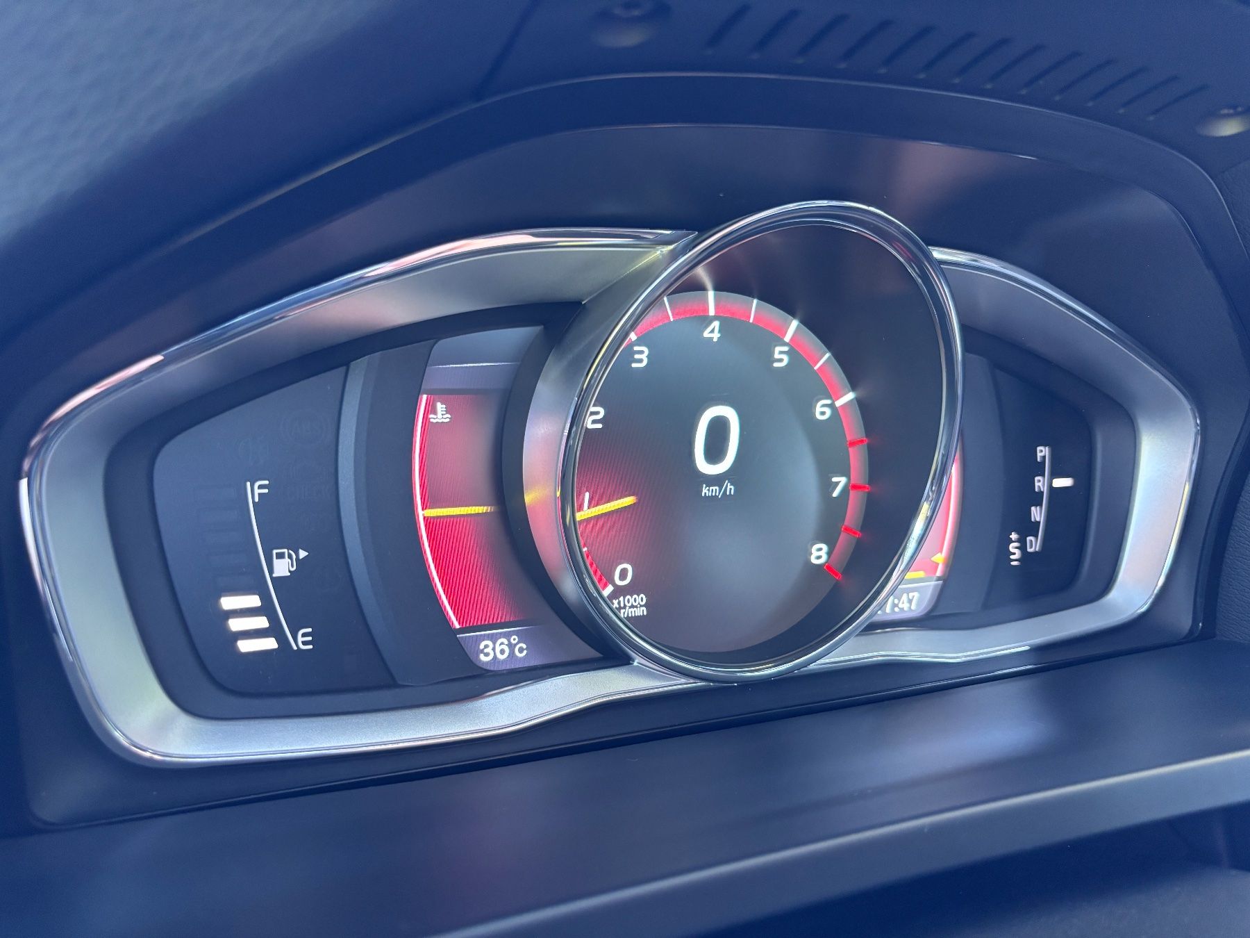 Volvo Automobili: Volvo V60 CC T5 Summum – Usato da Niederneunforn venduto da Copybong 7